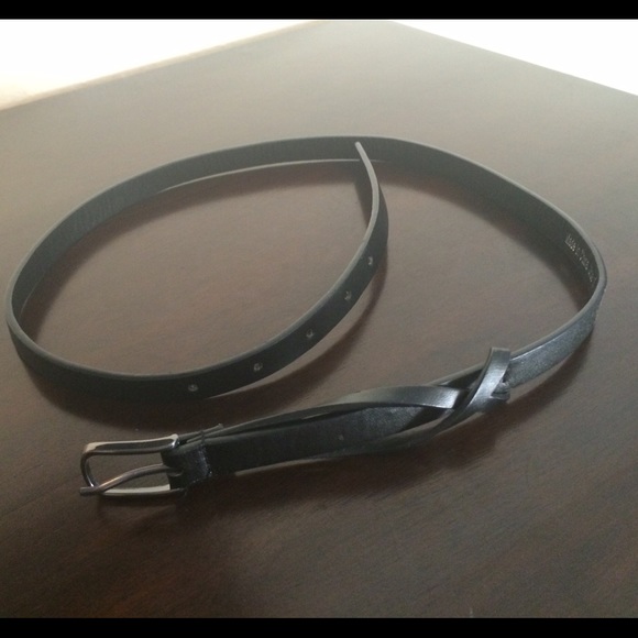 ❌❌SOLD❌❌ Beautiful black thin belt - Picture 2 of 4