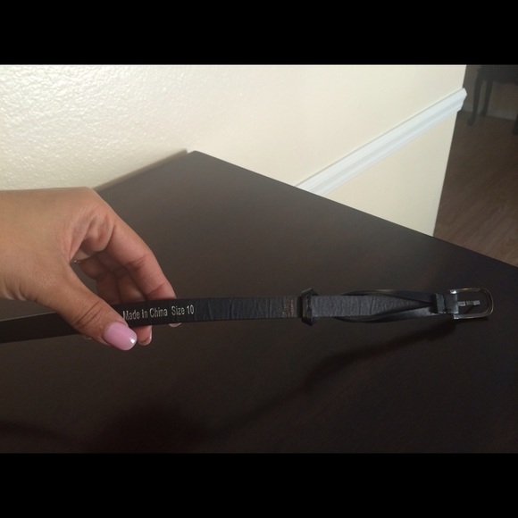 ❌❌SOLD❌❌ Beautiful black thin belt - Picture 3 of 4