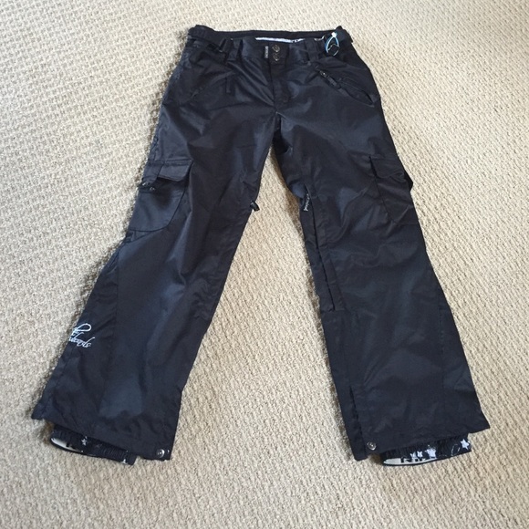 Ride medium girls snowboard pants in black.