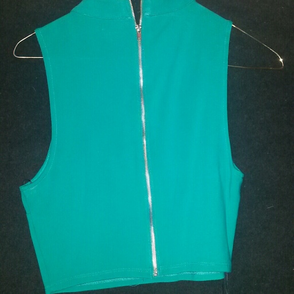 Crop top - Picture 2 of 2