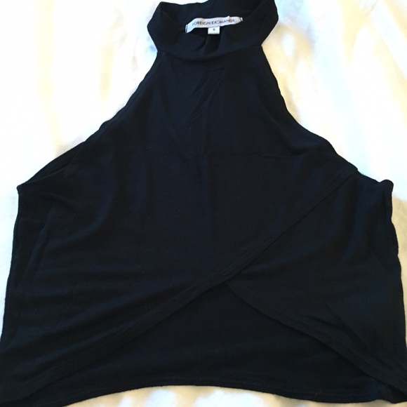 Black crop top -SOLD - Picture 2 of 4