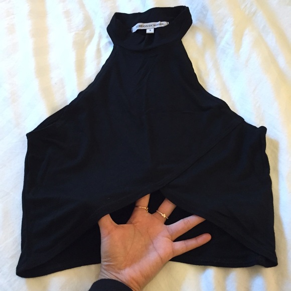 Black crop top -SOLD - Picture 3 of 4