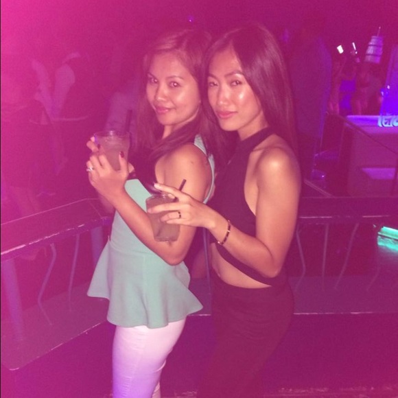 Black crop top -SOLD - Picture 4 of 4