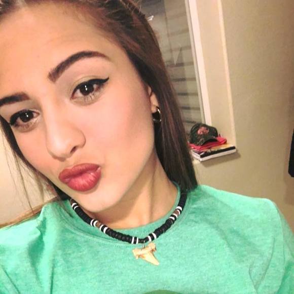Meet your Posher, Valeria