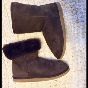 Authentic UGG Australia brown classic boots sz 9