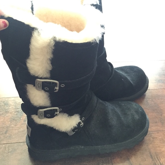 Black pair of uggs! Worn once!