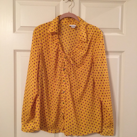 Jaclyn Smith Tops - Super cute button down top.