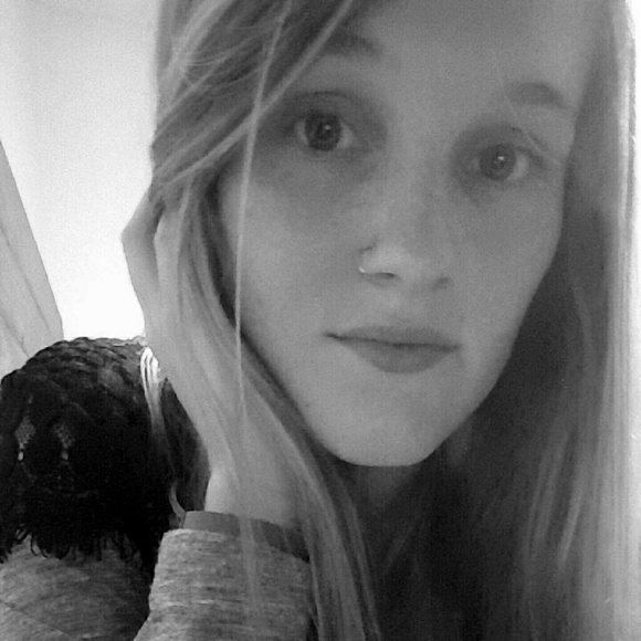 Meet your Posher, Rebekah - Picture 3 of 3