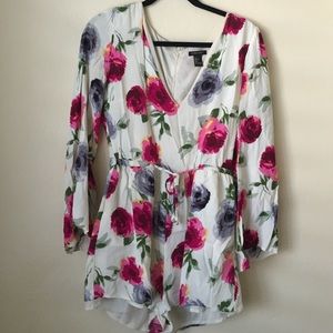 Floral romper, flowy sleeves