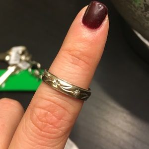 10k gold wedding band diamond chips/scrolling