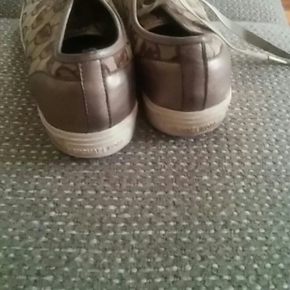 Shoes - Picture 4 of 4