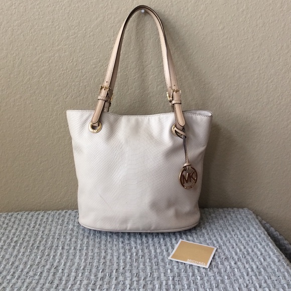 Michael Kors Handbags - Michael Kors Jet Set Grab Bag Shoulder Tote