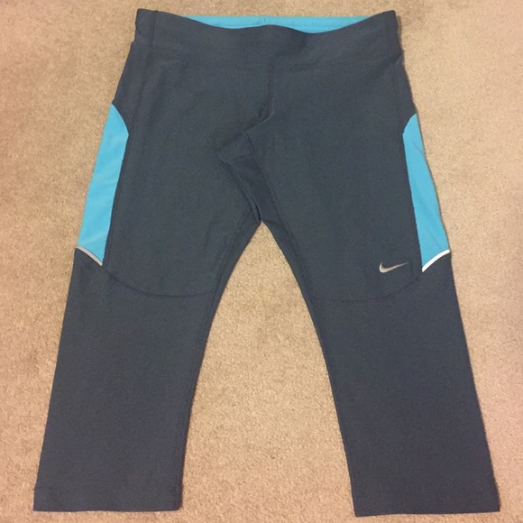 Nike filament capris
