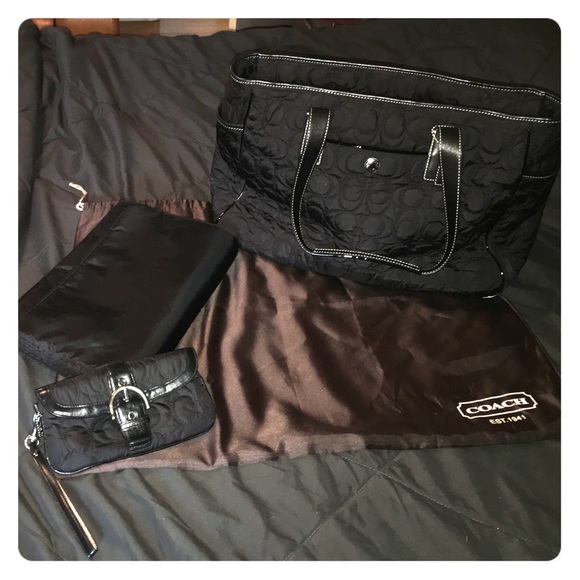 coach authentic coach quilted black bag wristlet coach authentic coach quilted black bag wristlet