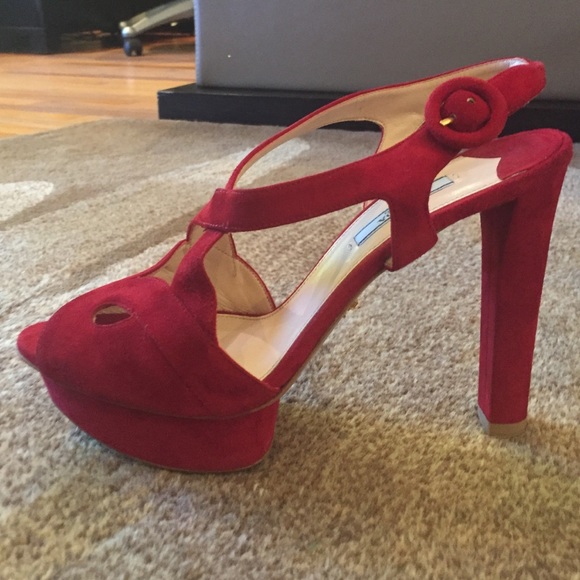 Prada heels - Picture 1 of 4