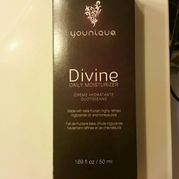 Younique Divine Daily Moisturizer