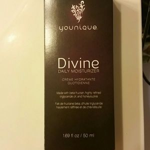 Younique Divine Daily Moisturizer