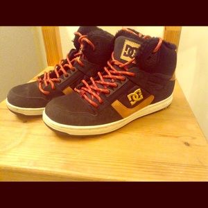 Rare DC shoes..rebound..mid high tops