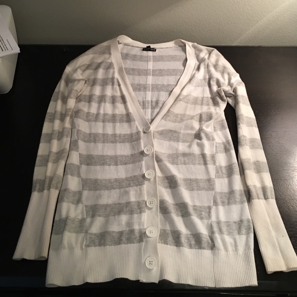 ‼️SALE ‼️Grey and white cardigan.