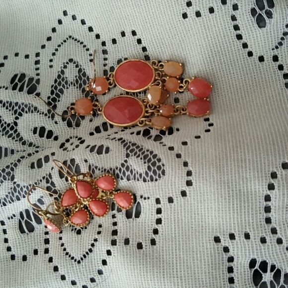 2 pair of earings