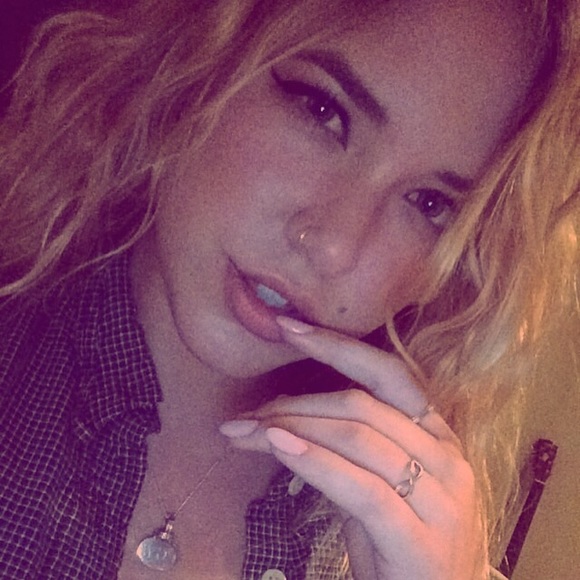 Meet your Posher, Caroline