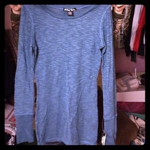 Bundle of 2 long sleeves/thermals. Blue and green