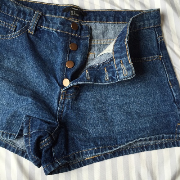 High waisted buttons up jean shorts