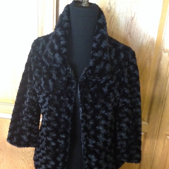 Mid hip faux fur blazer