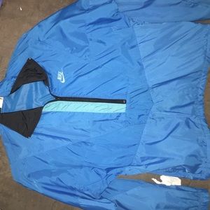 ONE DAY SALE MEDIUM NIKE WINDBREAKER