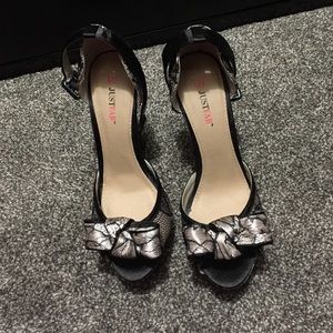 JustFab lace pumps Never worn