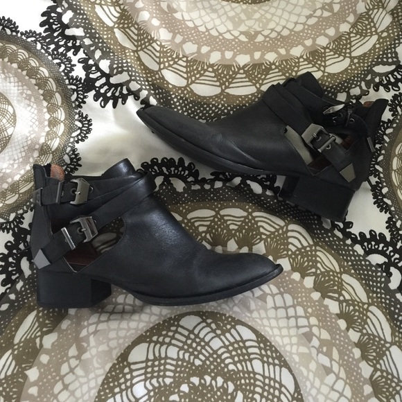 JEFFREY CAMPBELL EVERLY