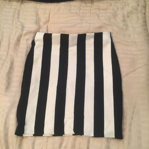 Black and white mini skirt