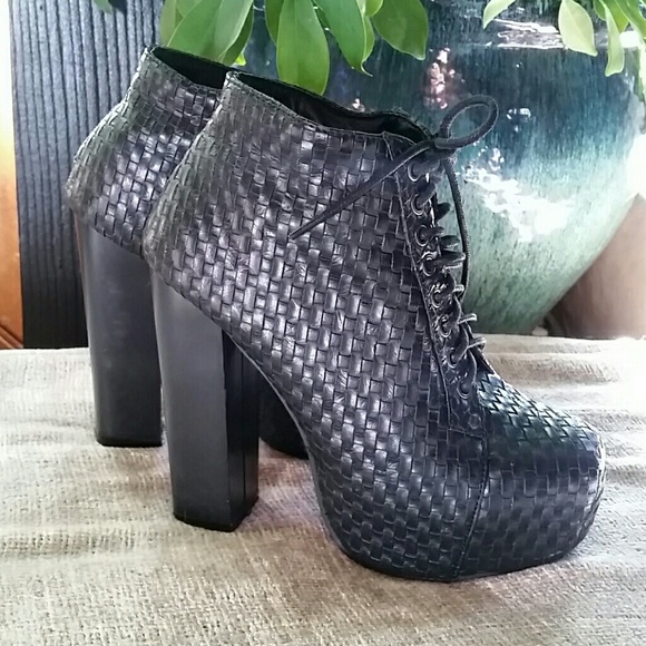 Look-alikes: Black "Lita" Jeffrey Campbell booties