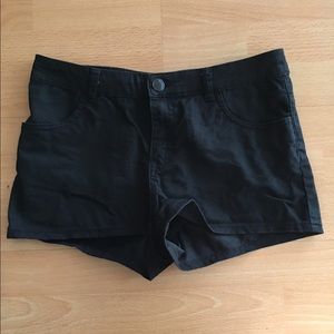 H&M Black Shorts Size 6