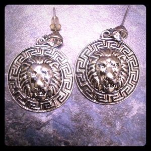Rasta chick lion head earrings 😀handmade