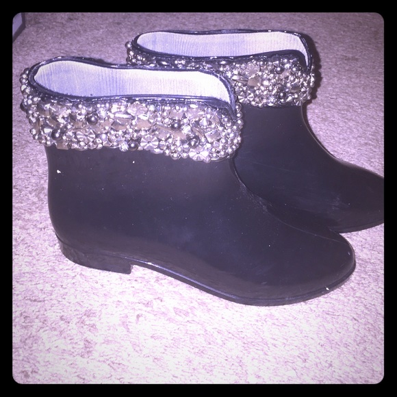 LOW CUT RUBBER RAIN BOOTS WITH BEADS