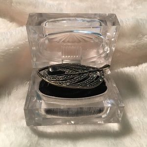 Double ring feather ring