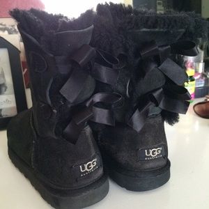 Black bow tie UGGS