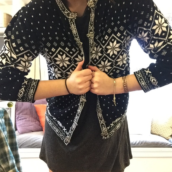 Black and White Holiday Print Cardi