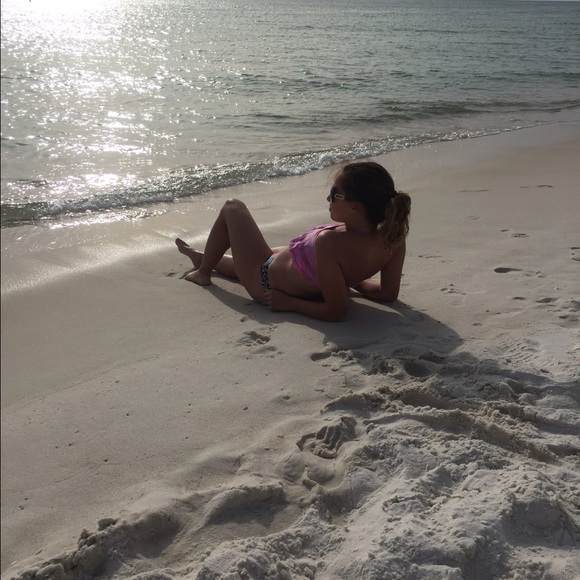 Meet your Posher, Samantha 💕 - Picture 3 of 4