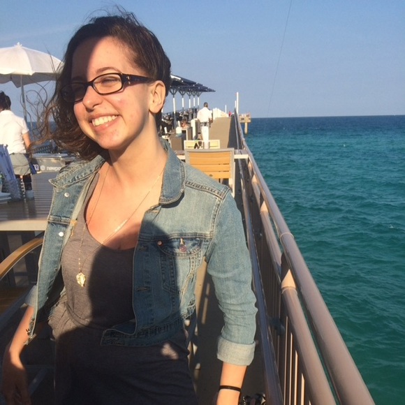 Meet your Posher, Samantha 💕 - Picture 4 of 4