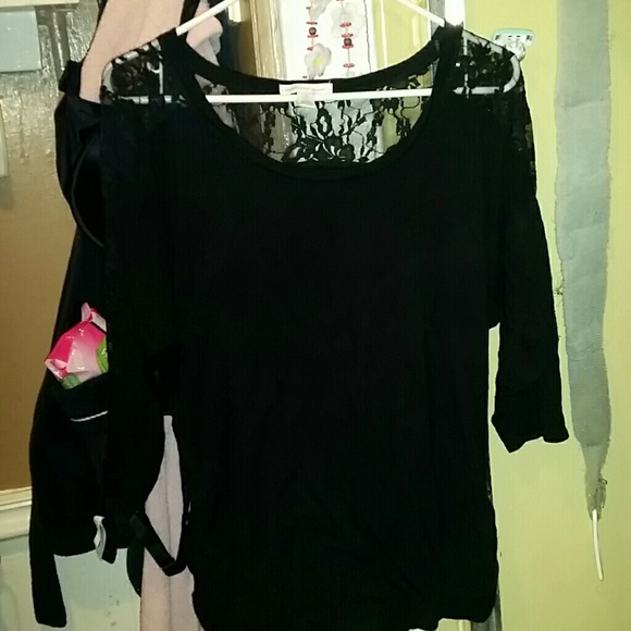 ❌❌SOLD❌❌3/4 sleeve shirt