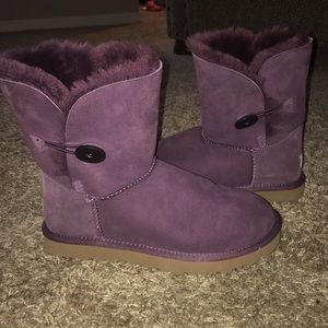UGG. Purple Bailey Button Boot. NEVER WORN.
