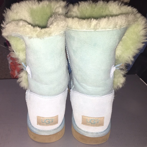 Baby blue Bailey button Uggs - Picture 2 of 4