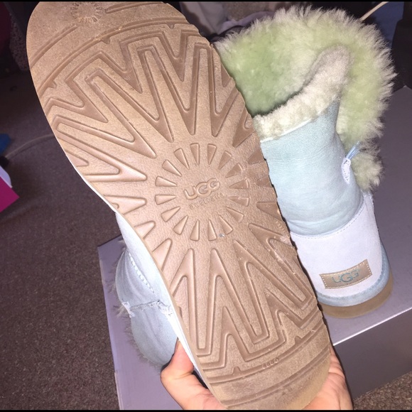 Baby blue Bailey button Uggs - Picture 3 of 4