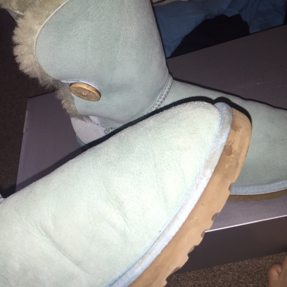 Baby blue Bailey button Uggs - Picture 4 of 4