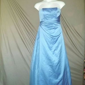 GORGEOUS LIGHT BLUE PROM/BRIDESMAID DRESS
