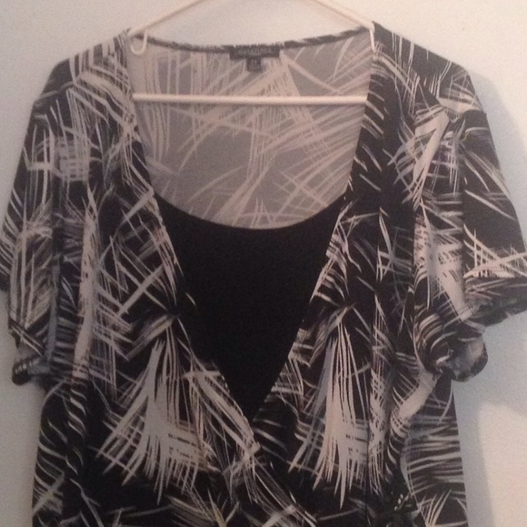 Notations black and white v neck blouse - Picture 3 of 3