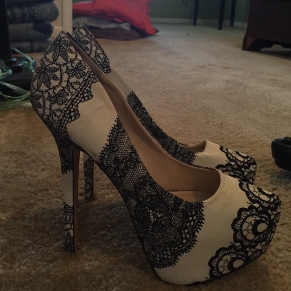 Steve Madden platform pumps
