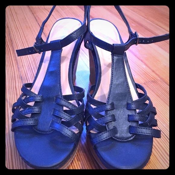 Navy Wedge sandals!
